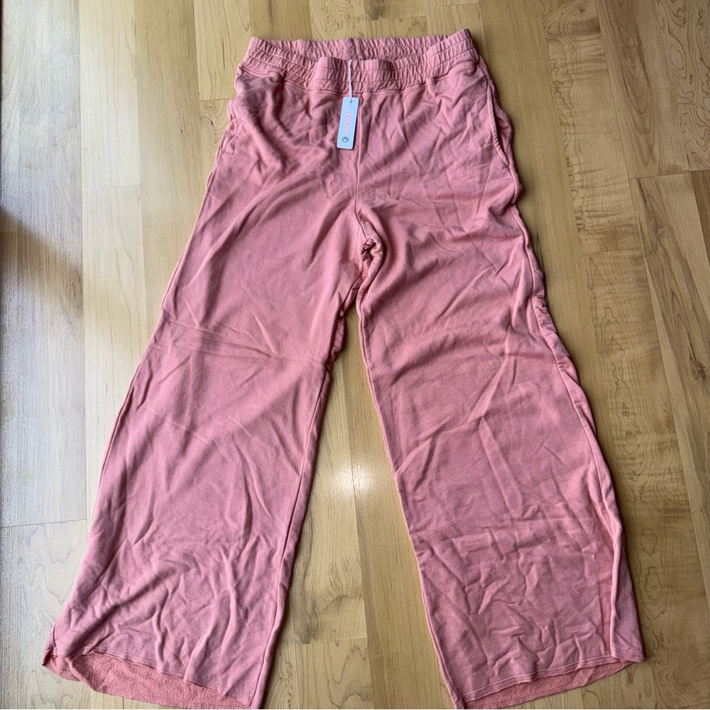 NEW Sundry SUPER SOFT (Model) Tannish/Peachy Wide Leg Lounge Pants with pockets